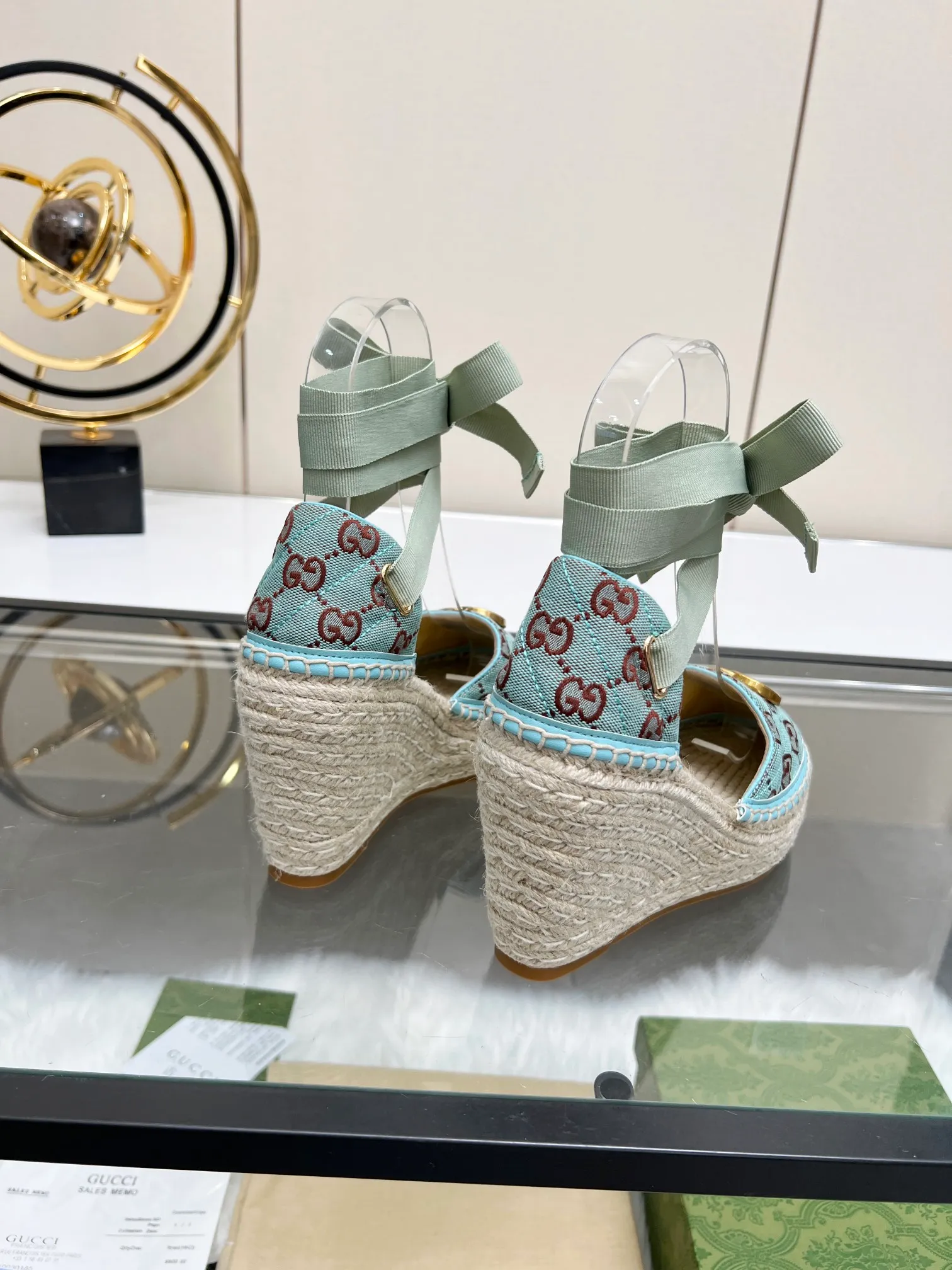 👟👟Ex-factory price 440👟👟 GUCCI wedge fisherman sandals, thick-soled straw, high-end quality, fabric: double G fabric, electric embroidery, lining: mixed sheepskin lining, yardage: 35 ~ 42, color: light blue. Dear new and old customers, the picture has been updated, please transfer the image to change. The upgraded version of the wedge heel currently has more than 40 colors. Transfer the image and sell it.